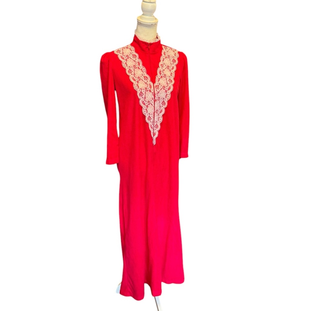 Suzy Vintage Red House Coat Robe with Lace Detail M
